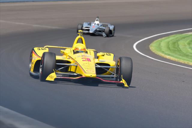 Helio Castroneves sails out of Turn 1 during the final practice for the 102nd Indianapolis 500 during Miller Lite Carb Day at the Indianapolis Motor Speedway -- Photo by: James  Black