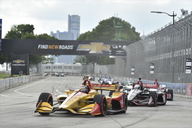 Ryan Hunter-Reay leads a group into Turn 1 during Race 2 of the Chevrolet Detroit Grand Prix at Belle Isle Park -- Photo by: Chris Owens