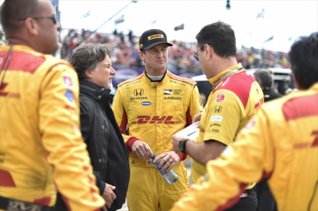 Ryan Hunter-Reay chats with Michael Andretti and chief engineer Ray Gosselin during pre-race festivities for Race 2 of the Chevrolet Detroit Grand Prix at Belle Isle Park -- Photo by: Chris Owens