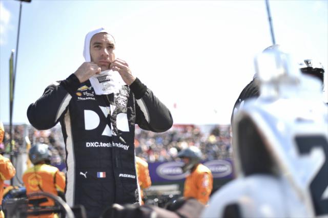 Simon Pagenaud adjusts his balaclava along pit lane prior to the start of Race 2 of the Chevrolet Detroit Grand Prix at Belle Isle Park -- Photo by: Chris Owens