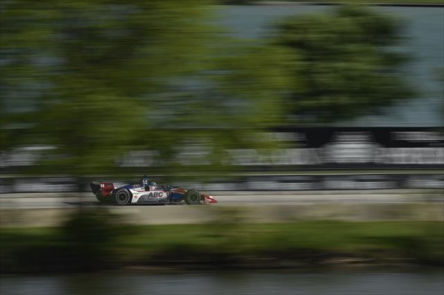Tony Kanaan streaks down the backstretch during Race 2 of the Chevrolet Detroit Grand Prix at Belle Isle Park -- Photo by: Chris Owens