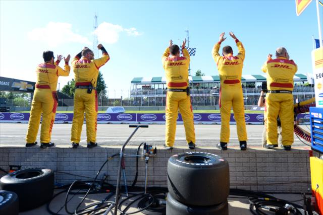 The Andretti Autosport crew of Ryan Hunter-Reay begin the celebration on pit lane after winning Race 2 of the Chevrolet Detroit Grand Prix at Belle Isle Park -- Photo by: James  Black