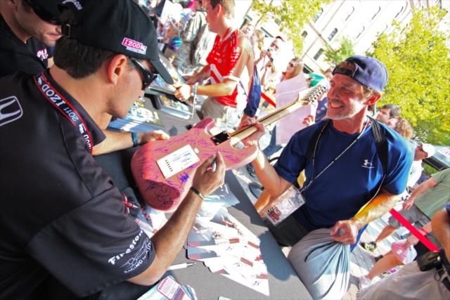 Giorgio Pantano signs a guitar for a fan -- Photo by: Shawn Gritzmacher