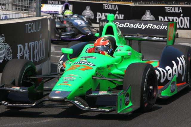 James Hinchcliffe leads Tony Kanaan through Turn 8 during the Grand Prix of Baltimore -- Photo by: Chris Jones