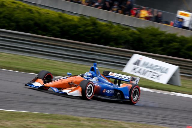 Scott Dixon sets up for the Turn 5 hairpin during qualifications for the Honda Indy Grand Prix of Alabama -- Photo by: Joe Skibinski