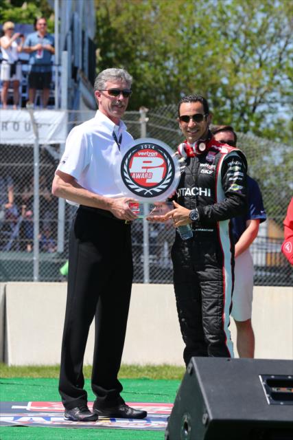 Helio Castroneves collects his Verizon P1 Award for winning the pole for Race 1 of the Chevrolet Indy Dual in Detroit -- Photo by: Chris Jones