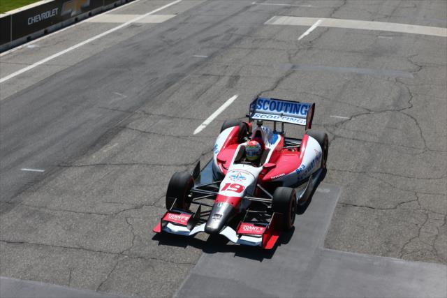Justin Wilson on the frontstretch during Race 1 of the Chevrolet Indy Dual in Detroit -- Photo by: Chris Jones