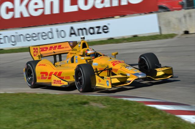 Ryan Hunter-Reay apexes Turn 4 during Race 1 of the Chevrolet Indy Dual in Detroit -- Photo by: Chris Owens