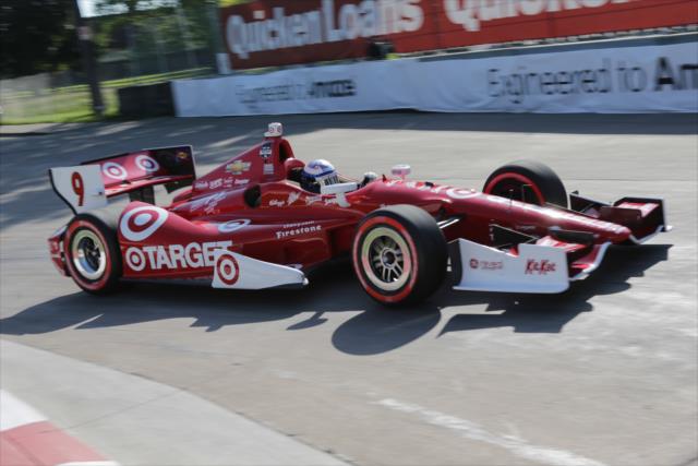 Scott Dixon on course during qualifications for Race 1 of the Chevrolet Indy Dual in Detroit -- Photo by: Joe Skibinski