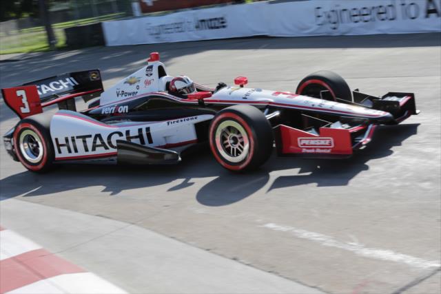 Helio Castroneves on course during qualifications for Race 1 of the Chevrolet Indy Dual in Detroit -- Photo by: Joe Skibinski