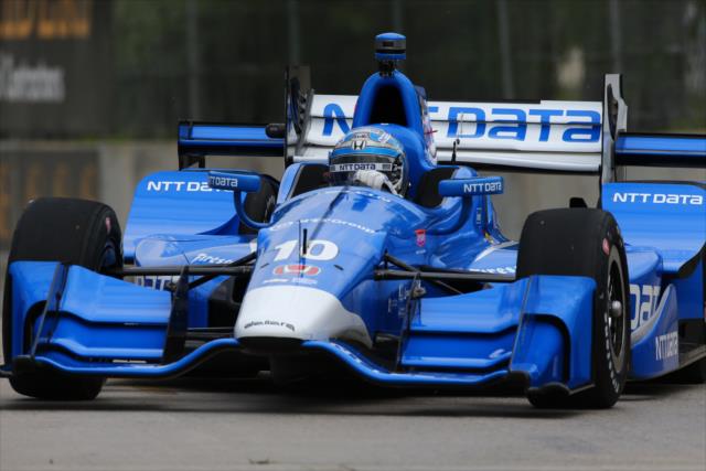 Tony Kanaan sets up for Turn 11 during practice for the Chevrolet Detroit Grand Prix -- Photo by: Bret Kelley