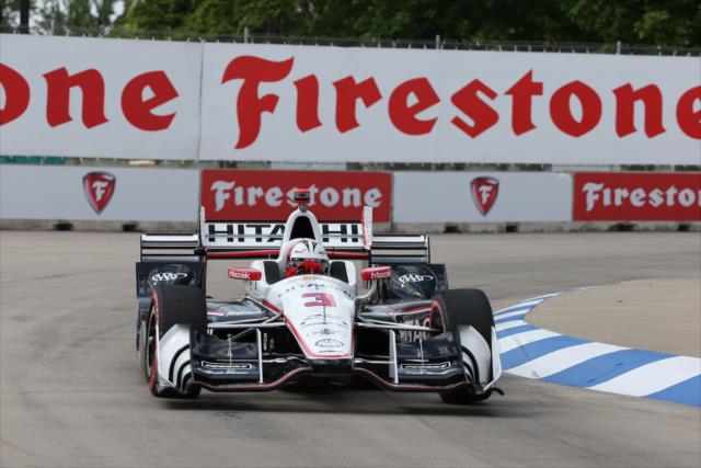 Helio Castroneves hammers into the apex of Turn 5 during practice for the Chevrolet Detroit Grand Prix -- Photo by: Chris Jones