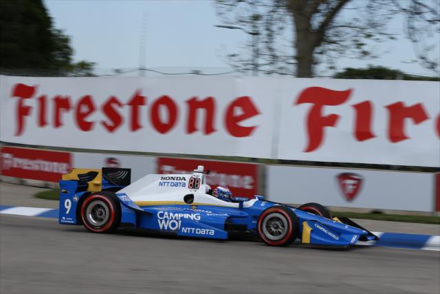 Scott Dixon hammers into the apex of Turn 5 during practice for the Chevrolet Detroit Grand Prix -- Photo by: Chris Jones