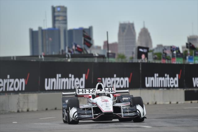 Helio Castroneves dives into Turn 2 during practice for the Chevrolet Detroit Grand Prix -- Photo by: Chris Owens