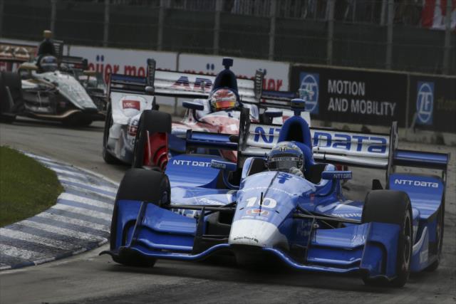 Tony Kanaan leads a group through Turn 1 during Race 1 of the Chevrolet Detroit Grand Prix -- Photo by: Bret Kelley