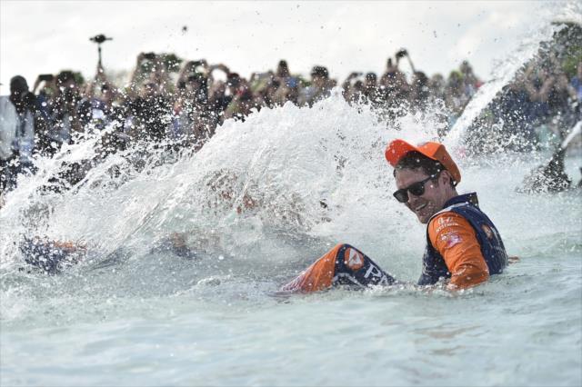 Scott Dixon in the fountain after winning race 2 of the Chevrolet Detroit Grand Prix -- Photo by: Chris Owens