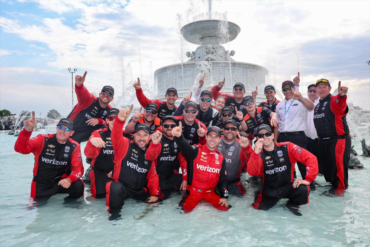 Will Power and crew celebrate - Chevrolet Detroit Grand Prix - By: Chris Owens -- Photo by: Chris Owens