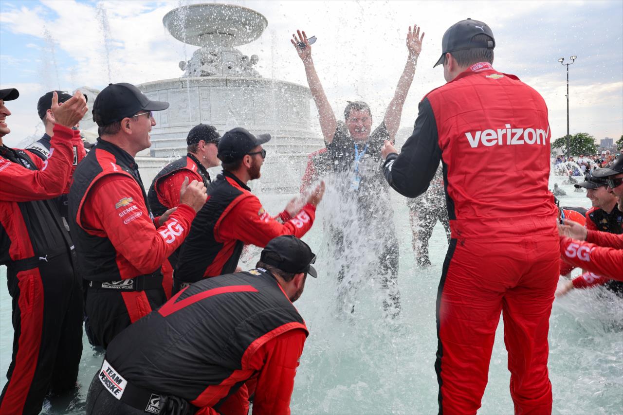 Will Power and crew - Chevrolet Detroit Grand Prix - By: Chris Owens -- Photo by: Chris Owens