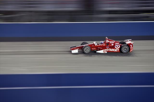 Scott Dixon during the early stages of the MAVTV 500 at Auto Club Speedway -- Photo by: Richard Dowdy