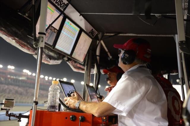 Mike Hull, strategist for Scott Dixon, looks over data during the MAVTV 500 at Auto Club Speedway -- Photo by: Chris Owens