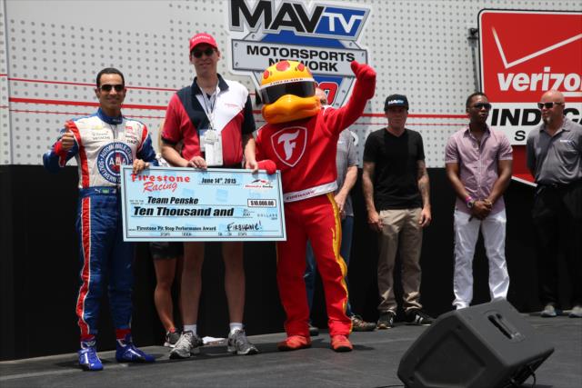 Helio Castroneves accepts the Firestone Pit Stop Performance award for Team Penske during pre-race festivities for the MAVTV 500 -- Photo by: Chris Jones