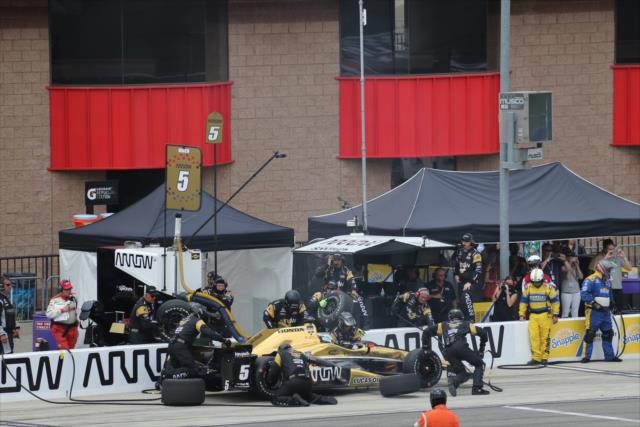 Ryan Briscoe comes in for service during the MAVTV 500 at Auto Club Speedway -- Photo by: Chris Jones