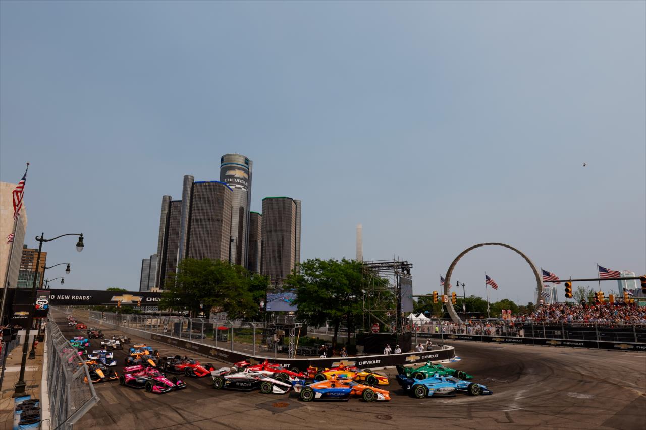 Start of the Chevrolet Detroit Grand Prix presented by Lear - By: Joe Skibinski -- Photo by: Joe Skibinski