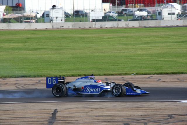James Hinchcliffe under braking. -- Photo by: Chris Jones
