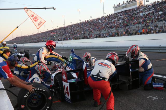 Carlos Munoz comes in for tires and fuel during the pit stop competition prior to the Bommarito Automotive Group 500 at Gateway Motorsports Park -- Photo by: Chris Jones
