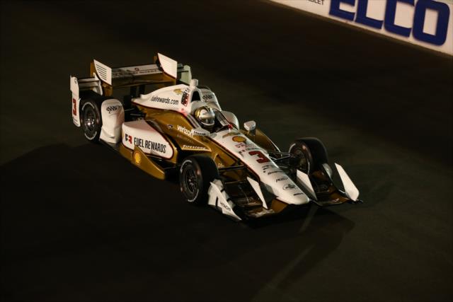 Helio Castroneves races down the frontstretch during the Bommarito Automotive Group 500 at Gateway Motorsports Park -- Photo by: Chris Jones
