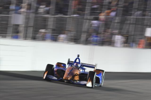 Scott Dixon streaks down the frontstretch during the Bommarito Automotive Group 500 at Gateway Motorsports Park -- Photo by: Chris Owens