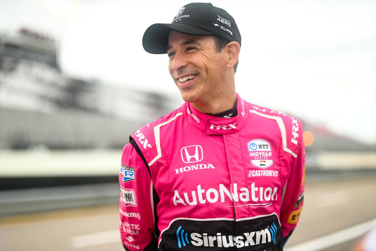 Helio Castroneves - Bommarito Automotive Group 500 - By: James Black -- Photo by: James  Black