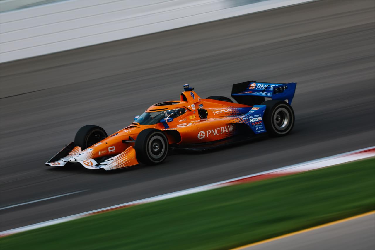 Scott Dixon - Bommarito Automotive Group 500 - By: Joe Skibinski -- Photo by: Joe Skibinski