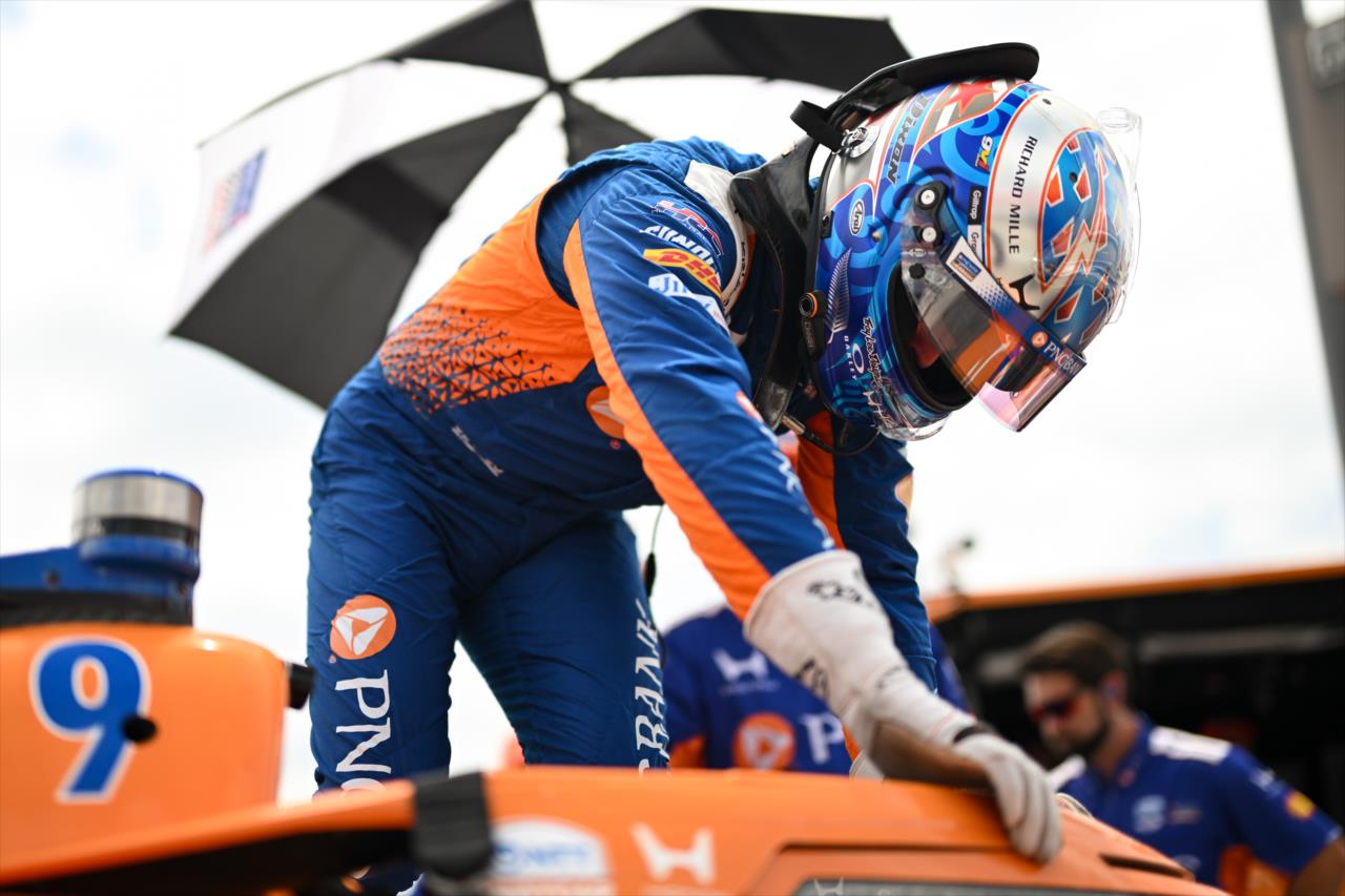 Scott Dixon - Bommarito Automotive Group 500 - By: James Black -- Photo by: James  Black