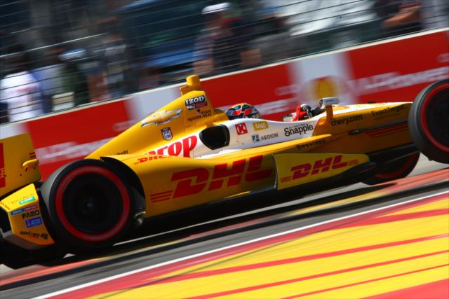 Ryan Hunter-Reay powers into the Turn 2 chicane during Race 2 of the Shell and Pennzoil Grand Prix of Houston -- Photo by: Bret Kelley