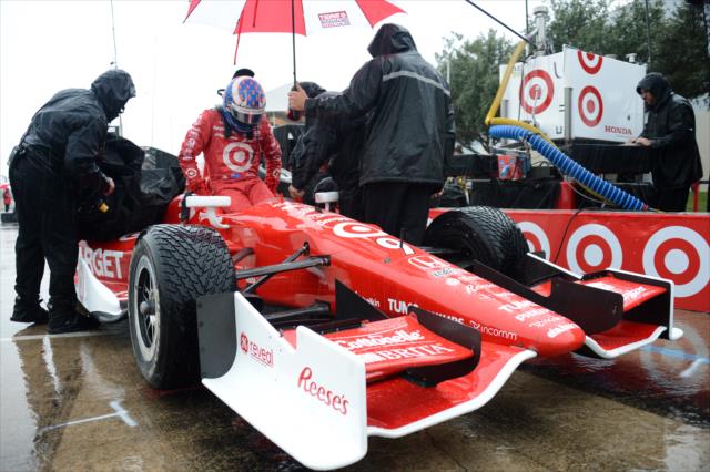 Scott Dixon climbs into his car prior to qualifications -- Photo by: Chris Owens