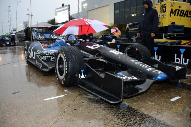 The Rahal Letterman Lanigan crew keep Graham Rahal covered up during the rain delay -- Photo by: Chris Owens
