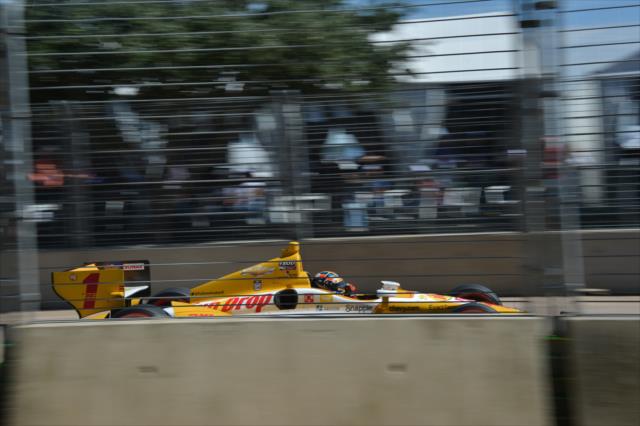 Ryan Hunter-Reay streaks down the track during Race 2 of the Shell and Pennzoil Grand Prix of Houston -- Photo by: John Cote