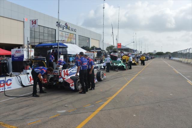 Teams prepare to go out for Race 2 Qualifying. -- Photo by: Chris Owens