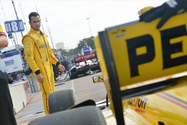 Helio Castroneves prepares for Race 2 Qualifying. -- Photo by: Chris Owens