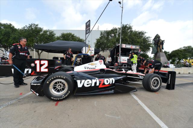 Will Power's crew prepares his car for Qualifying. -- Photo by: Chris Owens