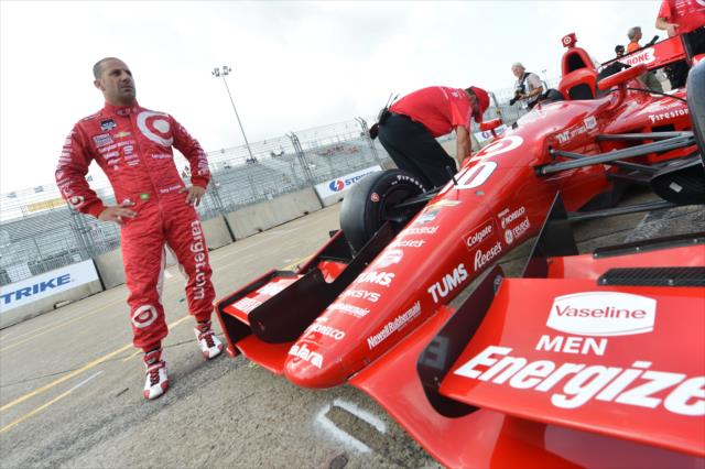 Tony Kanaan waits for Qualifying to begin. -- Photo by: Chris Owens