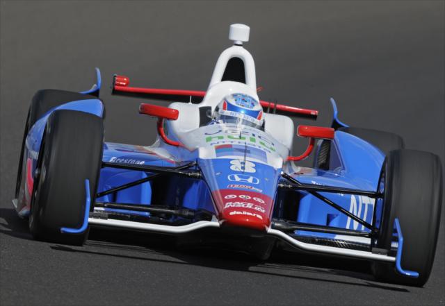 Ryan Briscoe on track at IMS -- Photo by: Walter Kuhn