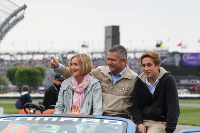 Gil de Ferran and his family -- Photo by: Chris Jones