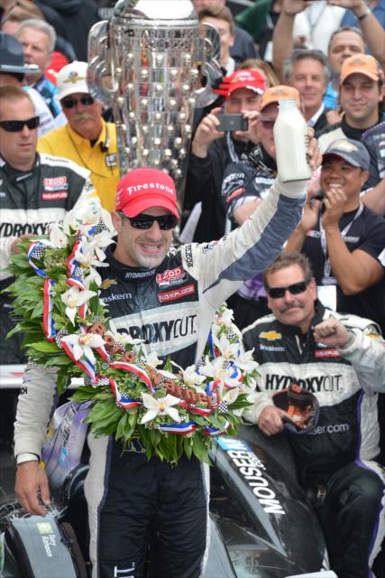 Tony Kanaan wins the Indianapolis 500 -- Photo by: John Cote