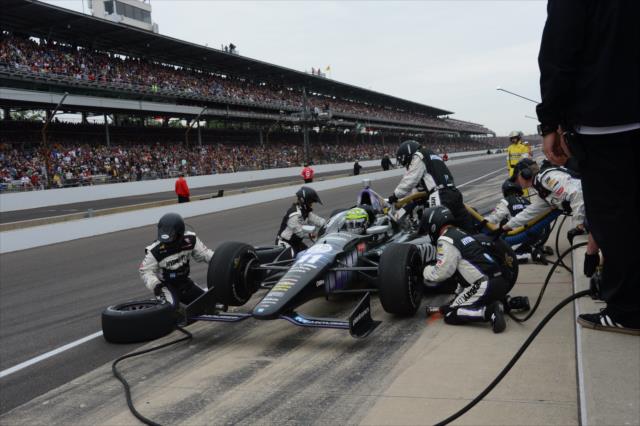Tony Kanaan makes a pit stop -- Photo by: Jim Haines