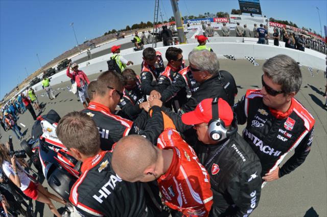 The Team Penske crew of Helio Castroneves with a pre-race prayer before the GoPro Grand Prix of Sonoma at Sonoma Raceway -- Photo by: Chris Owens
