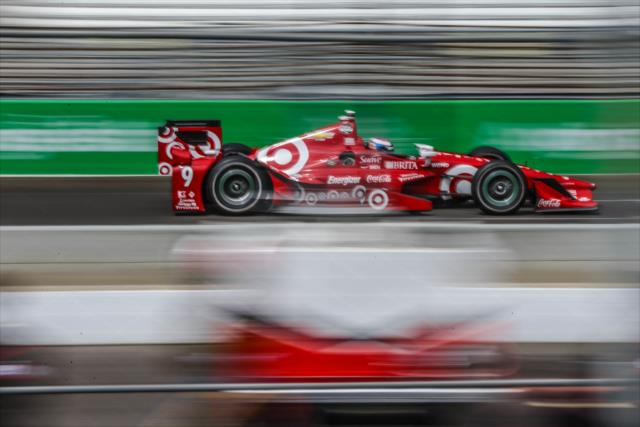 Scott Dixon flies down the frontstretch during the Angie's List Grand Prix of Indianapolis at the Indianapolis Motor Speedway -- Photo by: Shawn Gritzmacher