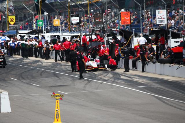 Cars in pit lane at IMS -- Photo by: Bret Kelley