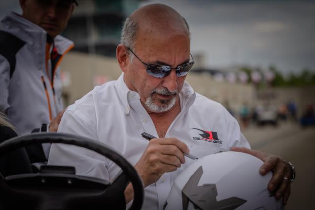 1986 Indianapolis 500 champion Bobby Rahal signs an autograph prior to practice for the Indianapolis 500 -- Photo by: Forrest Mellott